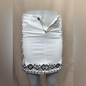 Anthropologie Pilcro & Letterpress Embroidered White Denim Skirt  Size 2